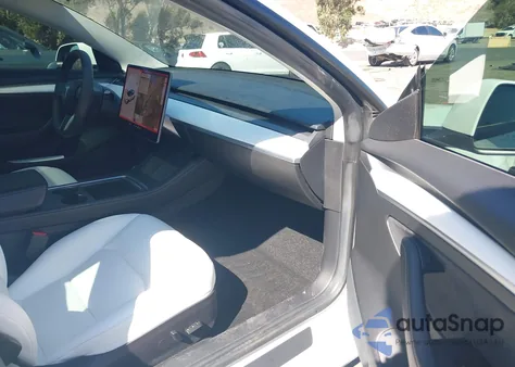 2021 Tesla Model 3 Standard Range Plus Rear-Wheel Drive z USA, uszkodzony, nr VIN 5YJ3E1EA8MF064588